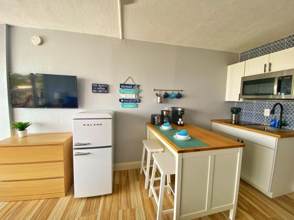 Castaways Resort Studios Daytona Beach Bagian luar foto