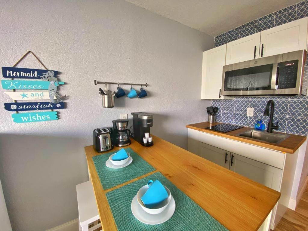 Castaways Resort Studios Daytona Beach Bagian luar foto