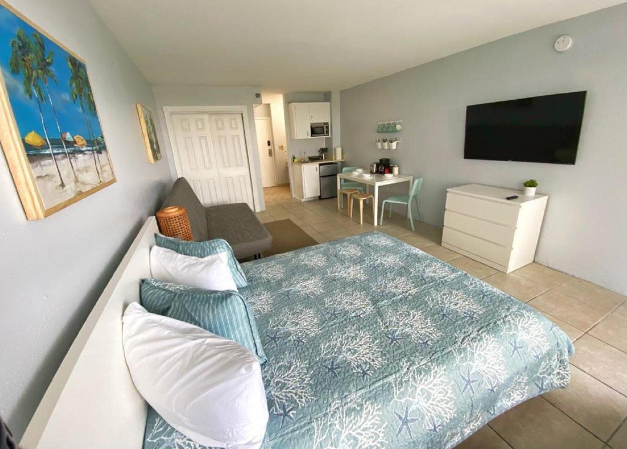Castaways Resort Studios Daytona Beach Bagian luar foto