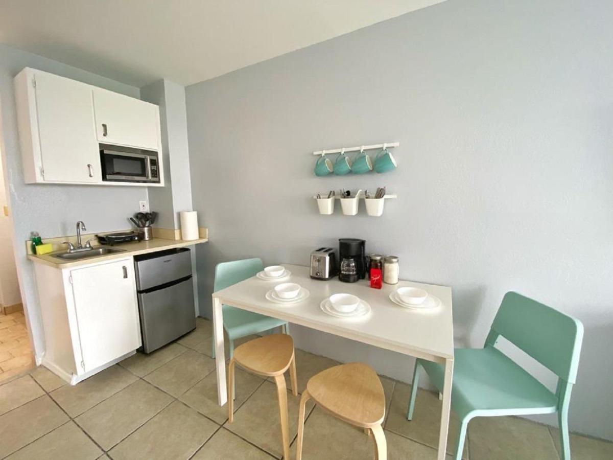 Castaways Resort Studios Daytona Beach Bagian luar foto