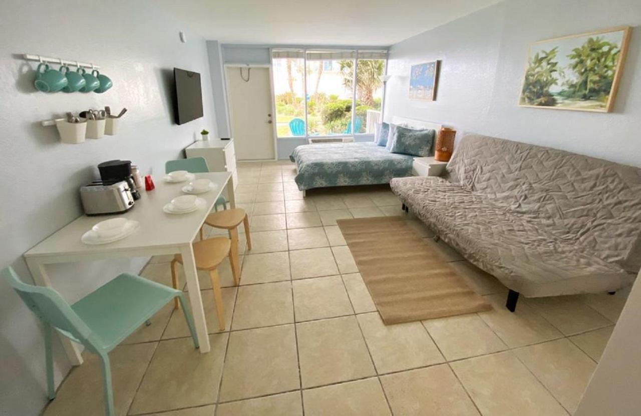 Castaways Resort Studios Daytona Beach Bagian luar foto