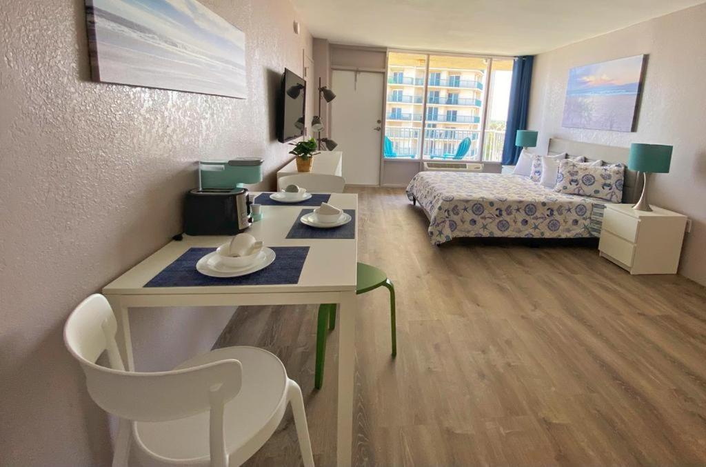 Castaways Resort Studios Daytona Beach Bagian luar foto
