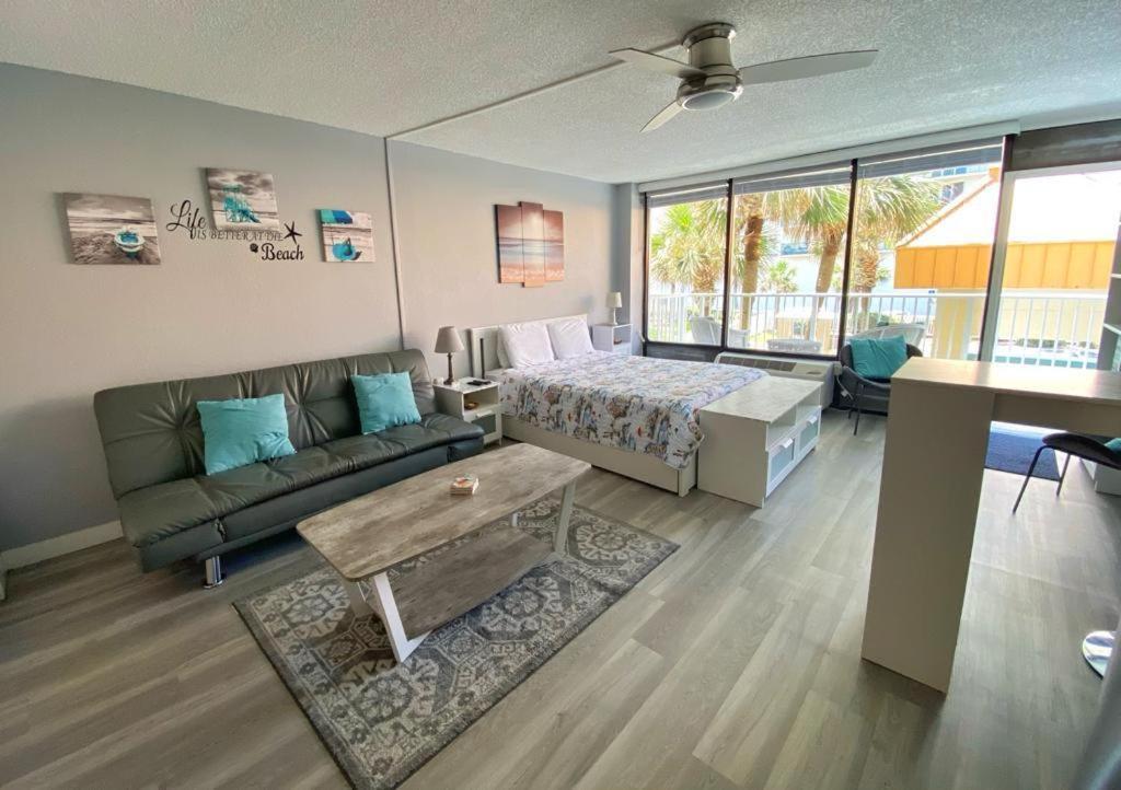Castaways Resort Studios Daytona Beach Bagian luar foto